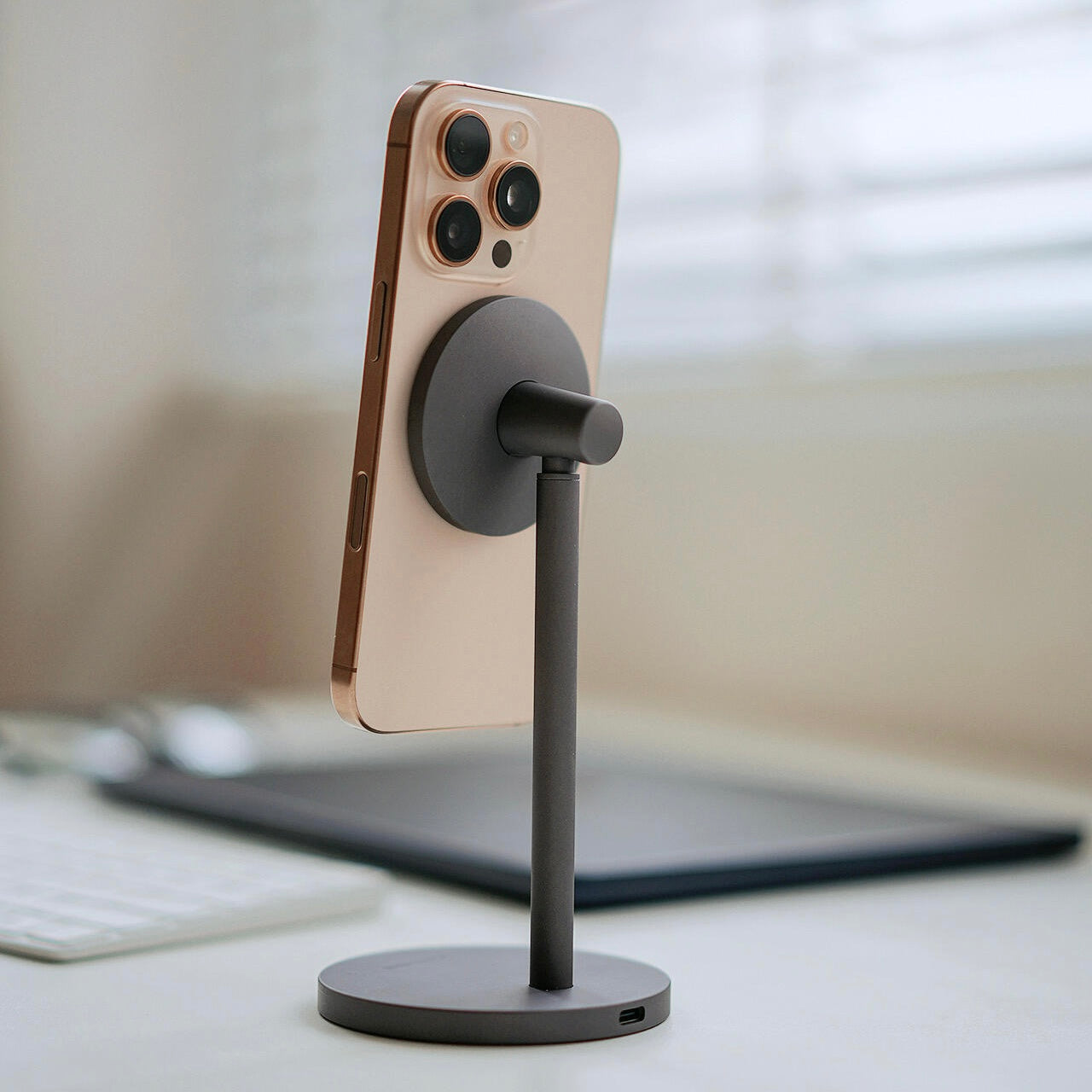 iPhone Magnetic Wireless Charging Stand